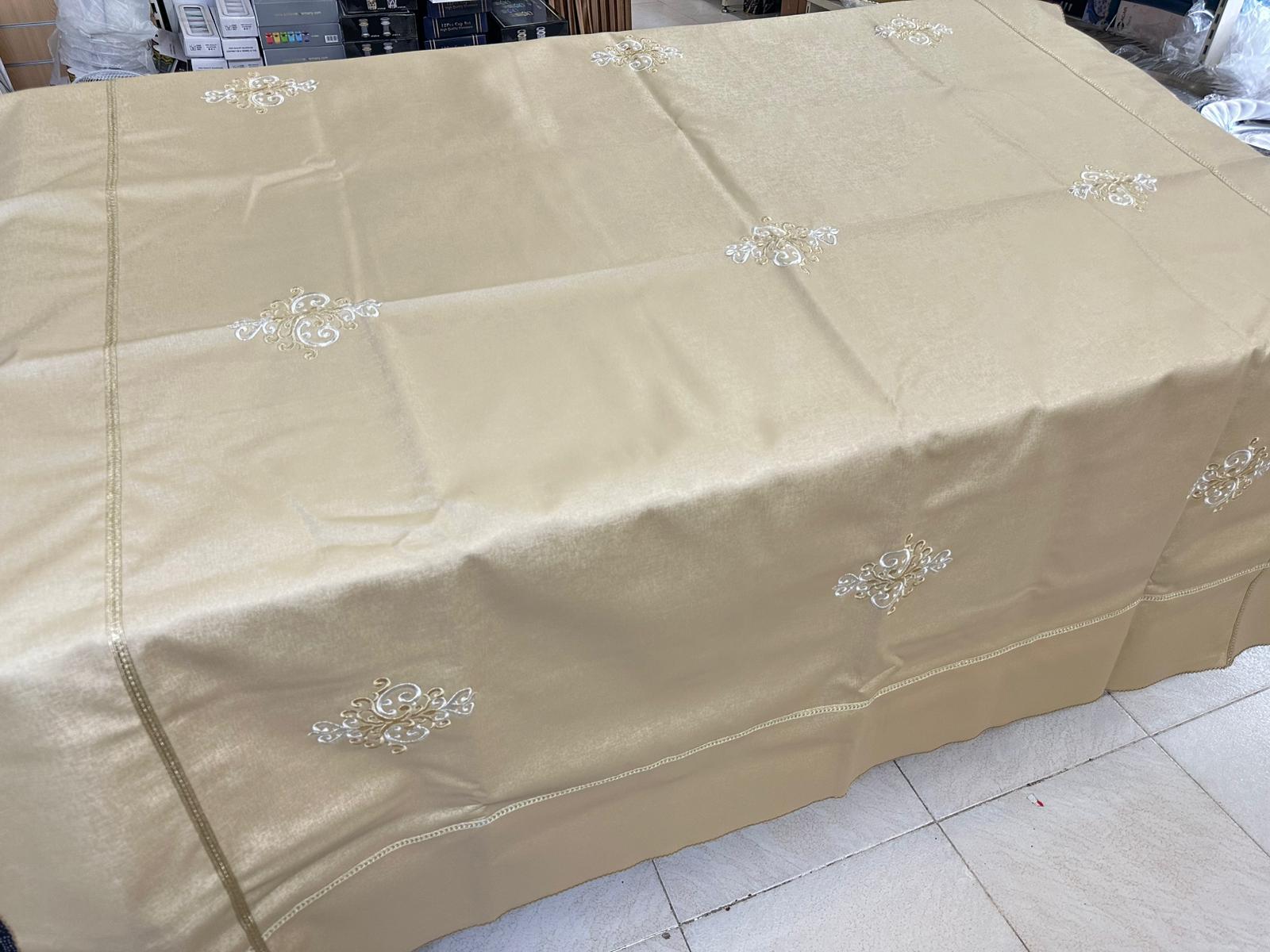 MANTEL CUERO - ARABÉ 180 x 180