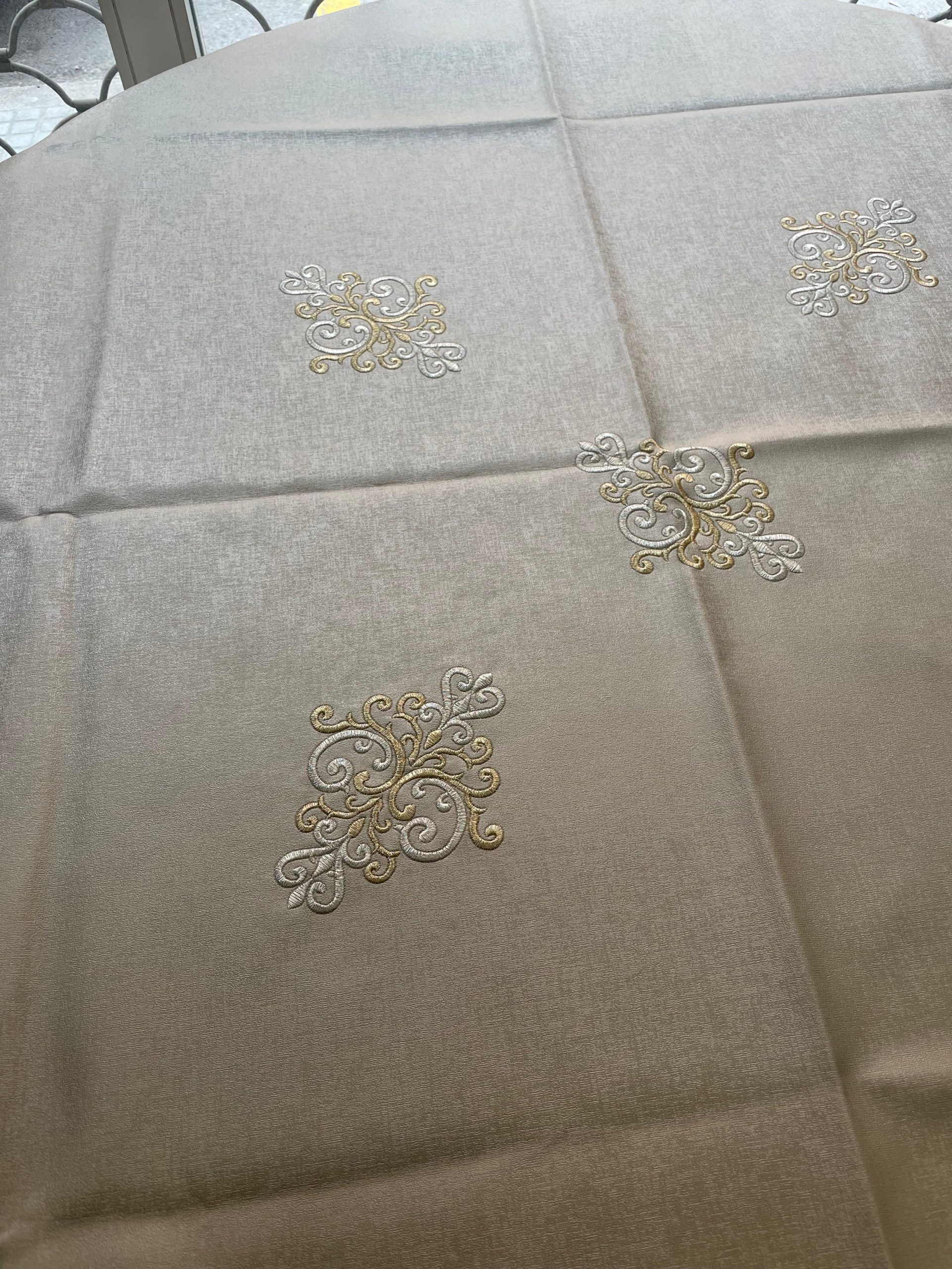 MANTEL POLI PIEL (CUERO), ESTANDAR 140 X 140 - ARABE- BEIGE - Imagen 2