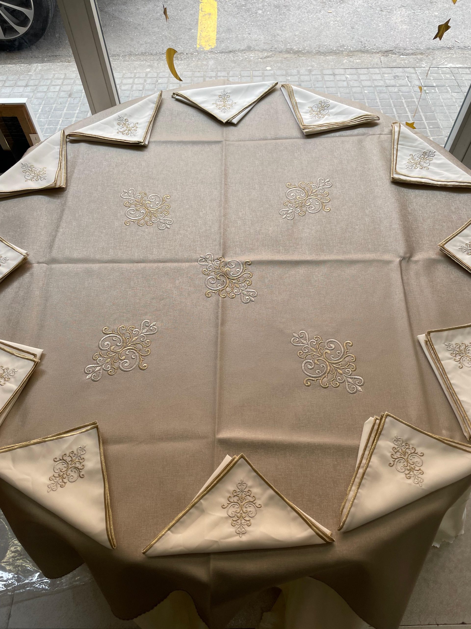 MANTEL POLI PIEL (CUERO), ESTANDAR 140 X 140 - ARABE- BEIGE - Imagen 3