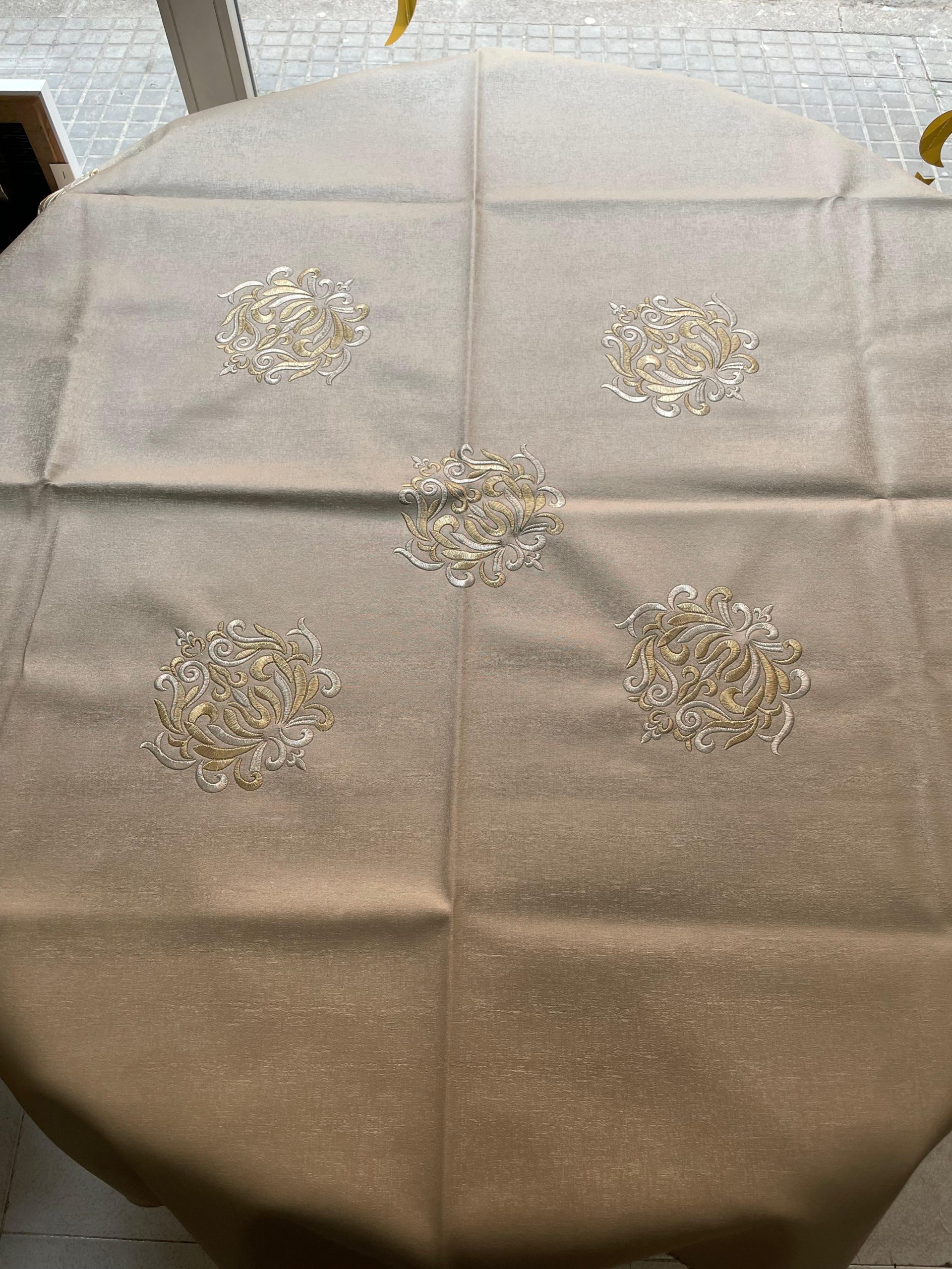 MANTEL POLI PIEL (CUERO), ESTANDAR 140 X 140 - ROMI- BEIGE